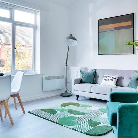 Modern 2 Bedroom Flat - 15 Minutes To Liverpool Birkenhead Ngoại thất bức ảnh