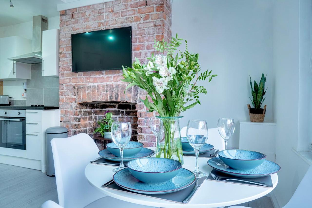 Modern 2 Bedroom Flat - 15 Minutes To Liverpool Birkenhead Ngoại thất bức ảnh